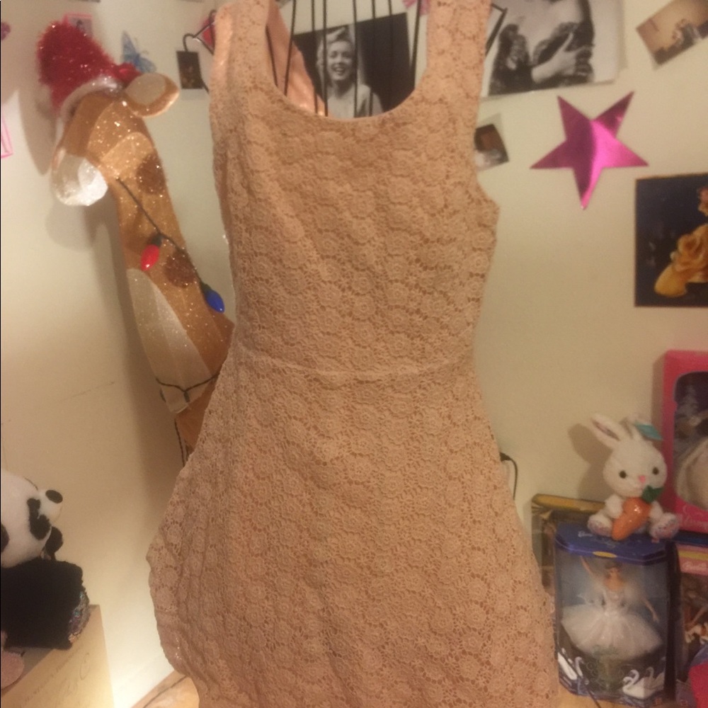 Embroidery light pink dress 💖